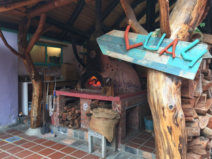[新竹香山]Luau・Pizza柴寮披薩 - 藏身元培科大旁的繽紛小屋