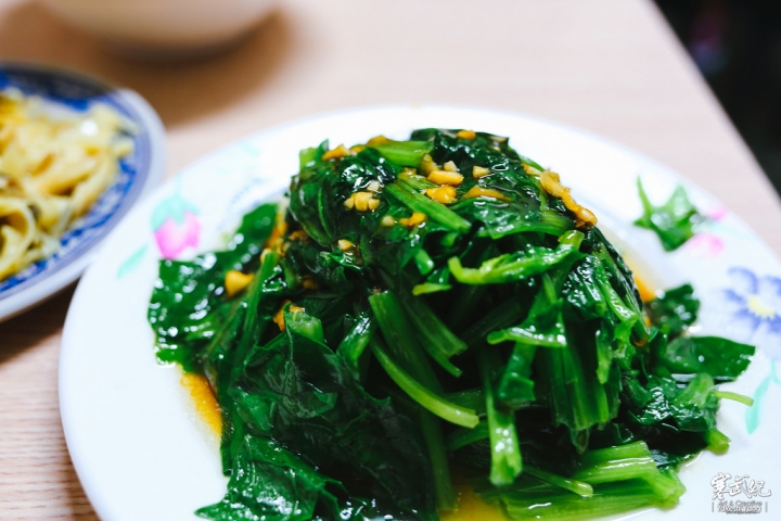 【中肯‧食記】台北中正區‧金峰魯肉飯｜南門市場旁超人氣古早味‧台北必吃の魯肉飯！