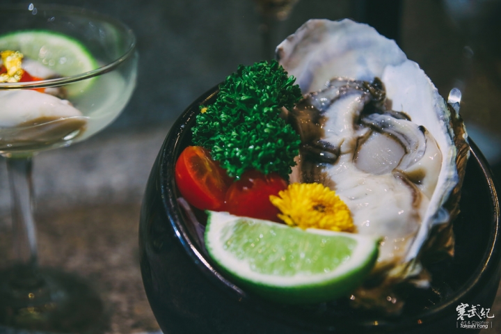 【中肯‧食記】市民大道‧頂焰精肉小酒館｜超神奇創意香檳生蠔‧日法頂級火焰炙燒料理！