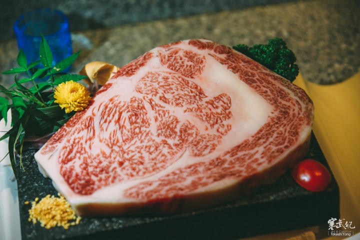 【中肯‧食記】市民大道‧頂焰精肉小酒館｜超神奇創意香檳生蠔‧日法頂級火焰炙燒料理！