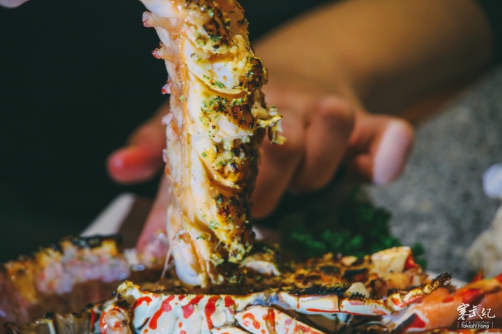 【中肯‧食記】市民大道‧頂焰精肉小酒館｜超神奇創意香檳生蠔‧日法頂級火焰炙燒料理！