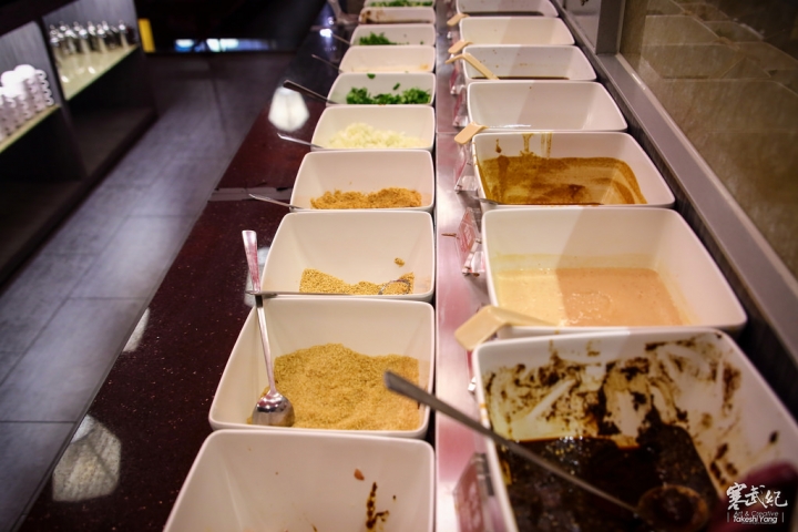 【中肯‧食記】台北西門町‧馬辣漢口店｜馬辣10週年地表最強菜單‧紅白酒暢飲/黑毛和牛/天使紅蝦吃到飽！