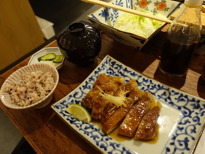 [食記] 銀座杏子豬排。生薑燒厚切里肌豬排套餐! 微風南京改裝新開幕~