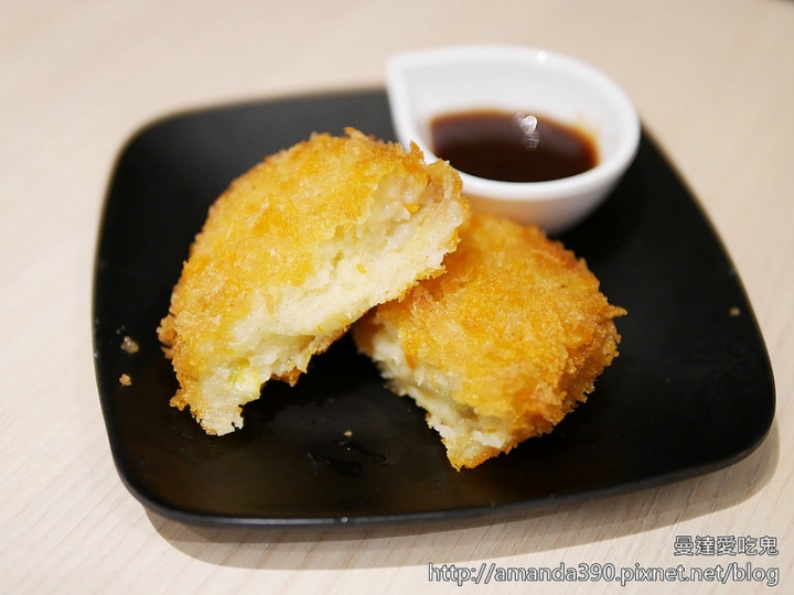 【台南食記】東區 橋北屋日本家庭料理 ● 南紡夢時代旁大人氣炸雞蓋飯 ● 一吃上癮鬆軟可樂餅！❤❤