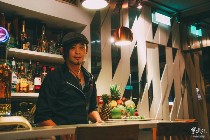 【中肯‧食記】市民大道‧頂焰精肉小酒館｜超神奇創意香檳生蠔‧日法頂級火焰炙燒料理！