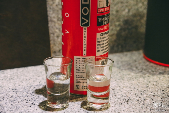 【中肯‧食記】市民大道‧頂焰精肉小酒館｜超神奇創意香檳生蠔‧日法頂級火焰炙燒料理！