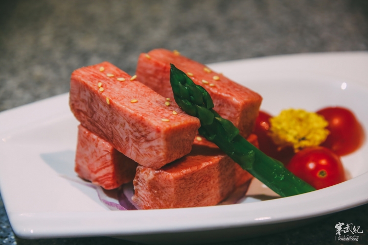 【中肯‧食記】市民大道‧頂焰精肉小酒館｜超神奇創意香檳生蠔‧日法頂級火焰炙燒料理！