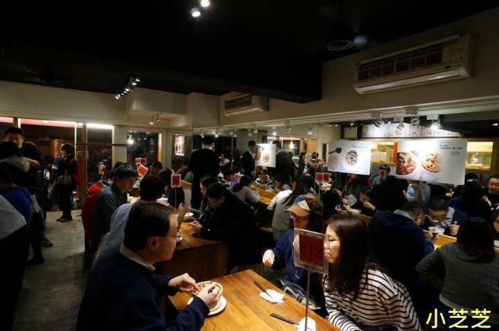 【台北美食】青島東路養身美食 台大醫院 雙月 食品社 何首鳥燉雞 麻油雞 油飯 麵線 排隊美食