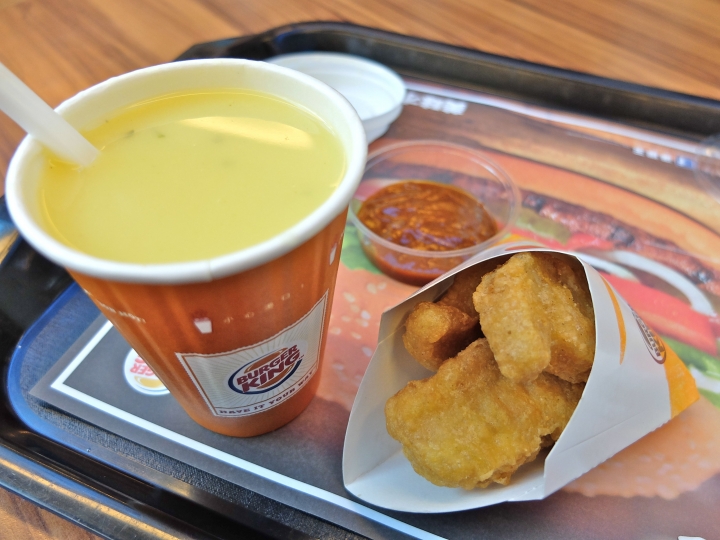 東京自由行巧遇新宿花園神社大酋祭～體驗當地慶典人潮滿滿好熱鬧