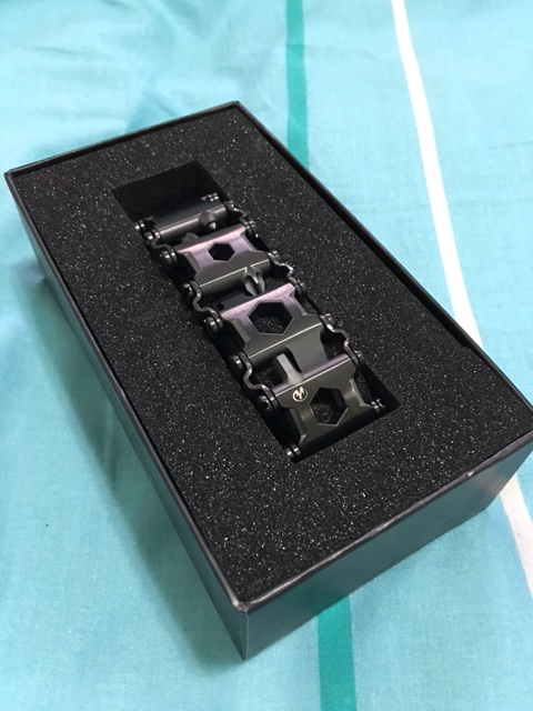 男人的浪漫：leatherman tread(工具手鍊)、charge tti(鈦握柄工具鉗)