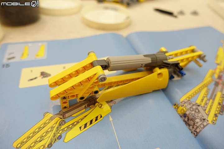 [開箱] LEGO Technic 8043 Motorized Excavator(復刻)