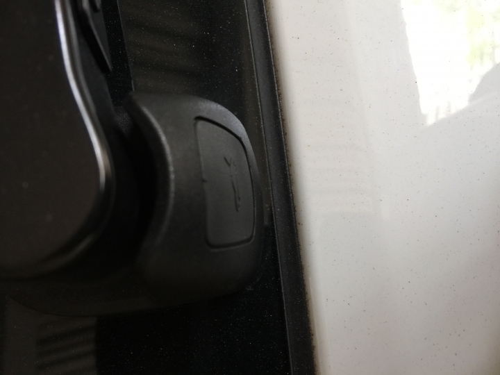 愛車macan 遭波及