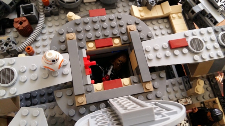 LEGO 75105 Millennium Falcon