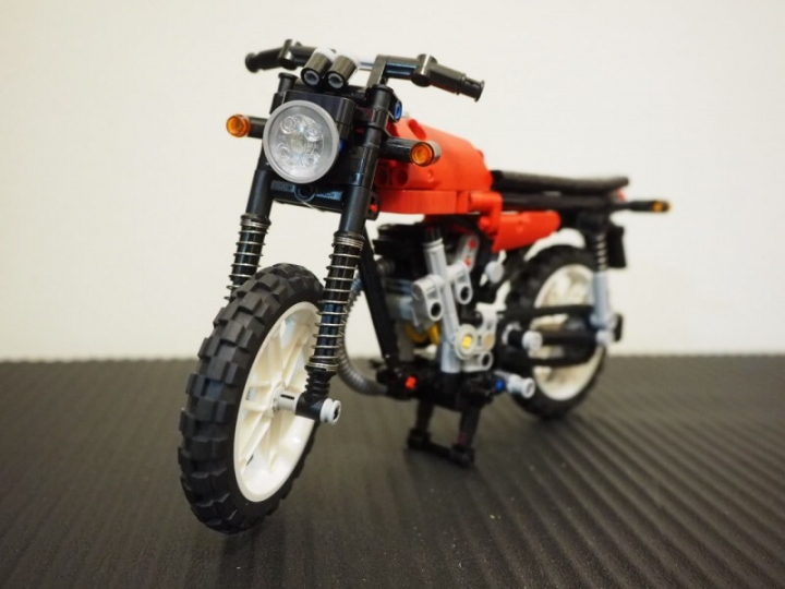 分享 LEGO 科技系列 野狼125