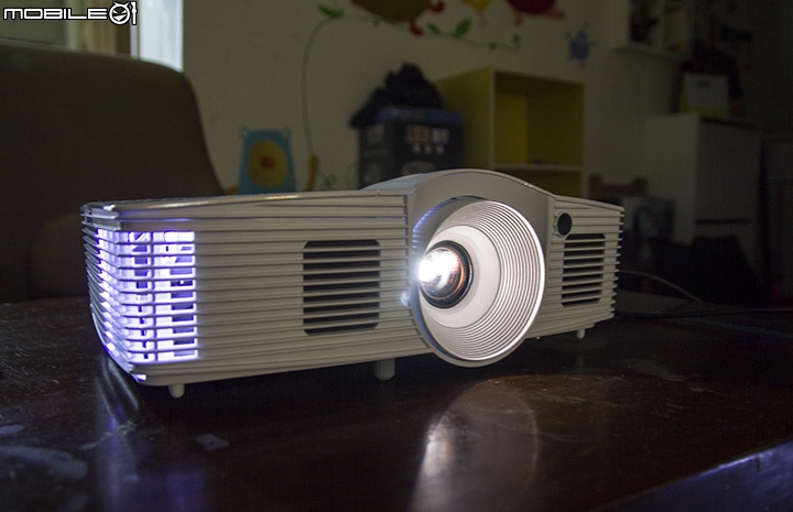 C/P值頗高的投影機 - OPTOMA HD100D 有你真好!