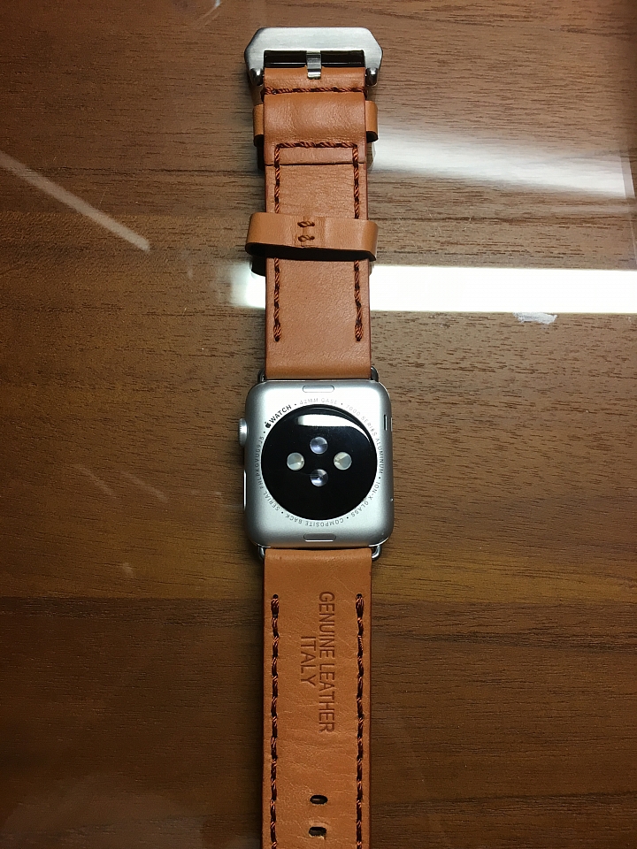 【開箱】Apple Watch 42mm 沛納海款手工奧地利進口錶帶 & Spigen 手錶充電座