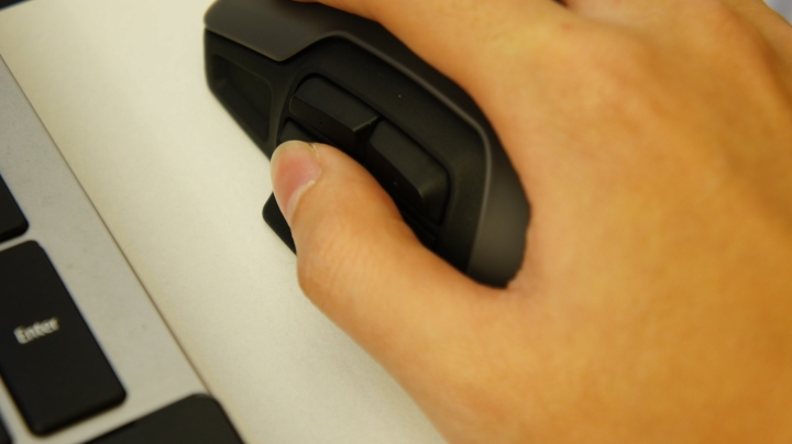 [開箱/心得]ROCCAT NYTH 打造獨一無二的專用滑鼠