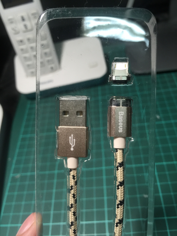 開箱 -- 犀牛頓跟厚殼可用的Beseus磁充傳輸線