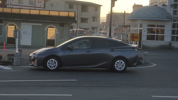 日本發現一台好看的toyota轎車