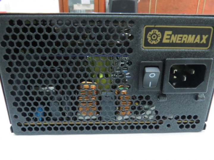 [開箱] Enermax金緻冰核II 650W金牌半模組電源