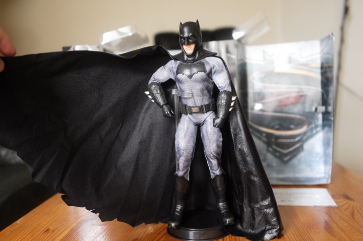 開箱：2016最佳情人節禮物！！！Mattel 芭比出的 蝙蝠俠大戰超人 正義曙光 玩偶！！！