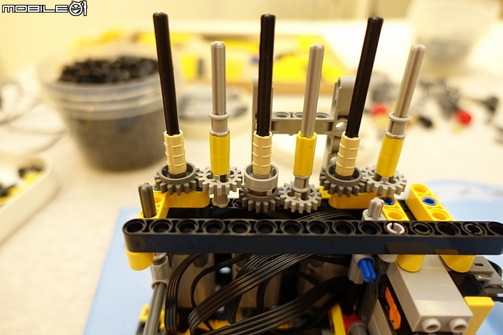 [開箱] LEGO Technic 8043 Motorized Excavator(復刻)