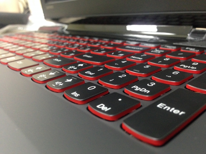 Lenovo IdeaPad Y700 購買三天，螢幕沒反應(內含微開箱）