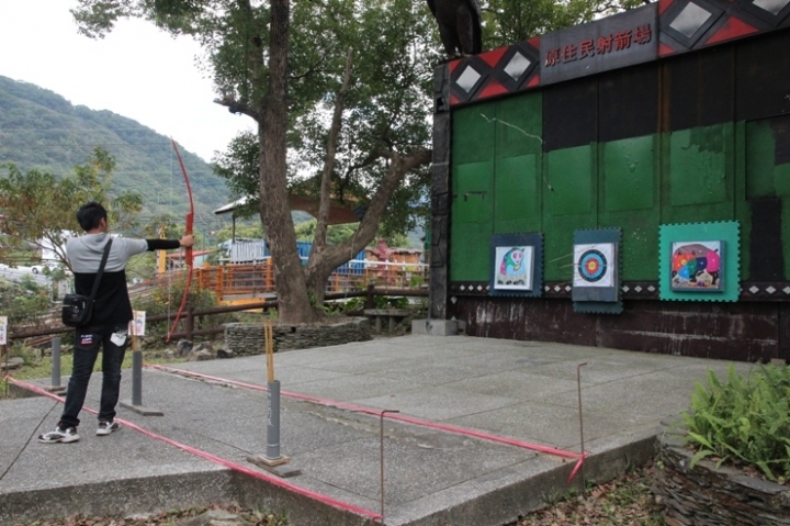 騎 向 屏 東 瑪 家 山 川 琉 璃 吊 橋