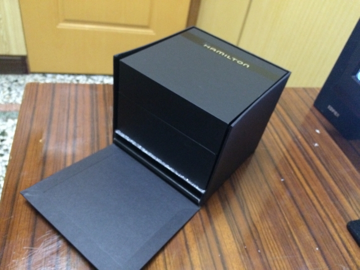 [新手開箱] HAMILTON KHAKI FIELD陸戰雙曆機械腕錶