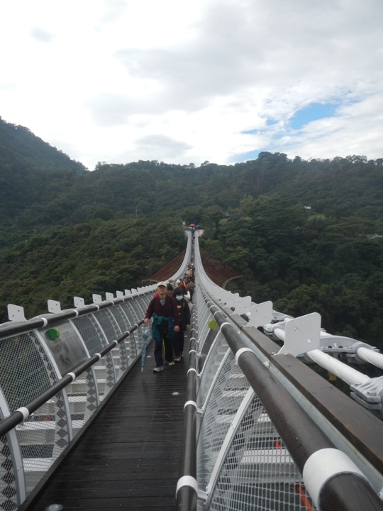 騎 向 屏 東 瑪 家 山 川 琉 璃 吊 橋