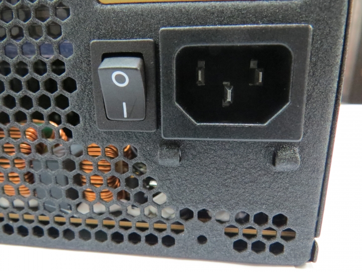 [開箱] Enermax金緻冰核II 650W金牌半模組電源