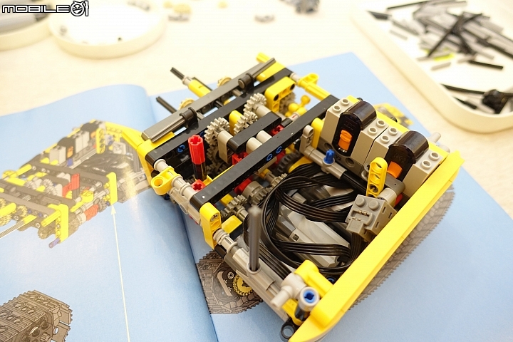 [開箱] LEGO Technic 8043 Motorized Excavator(復刻)