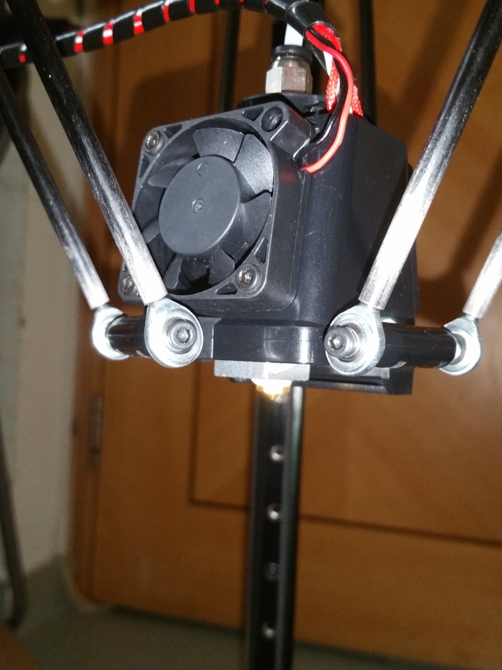 這個是我的.第一部三角洲3D printer !!來開箱喇