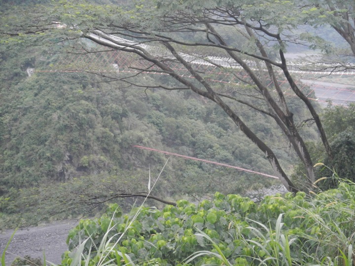 騎 向 屏 東 瑪 家 山 川 琉 璃 吊 橋
