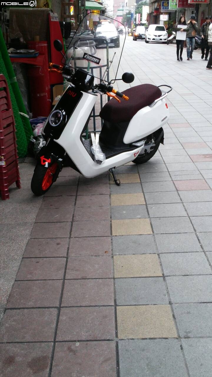 台北後火車站看到小牛???????????