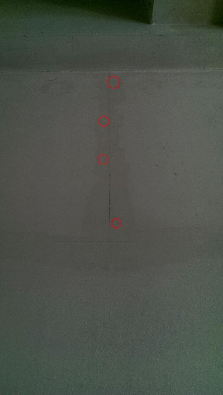 跪求職人、達人、神人指引明燈(牆壁裂痕問題)