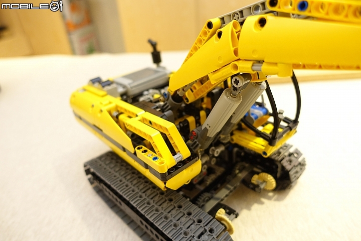 [開箱] LEGO Technic 8043 Motorized Excavator(復刻)