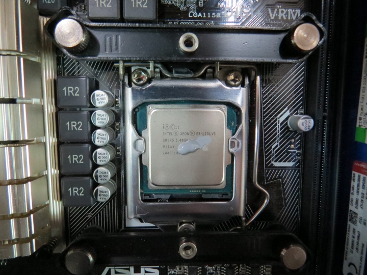 [開箱] Enermax金緻冰核II 650W金牌半模組電源