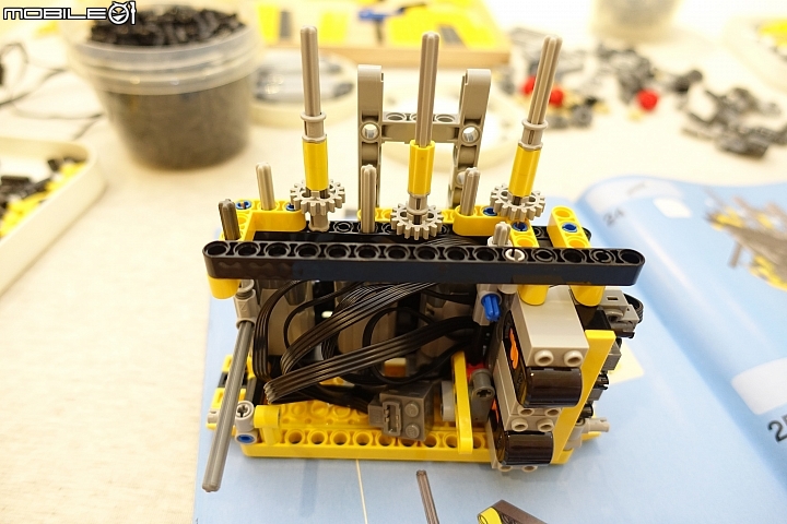 [開箱] LEGO Technic 8043 Motorized Excavator(復刻)