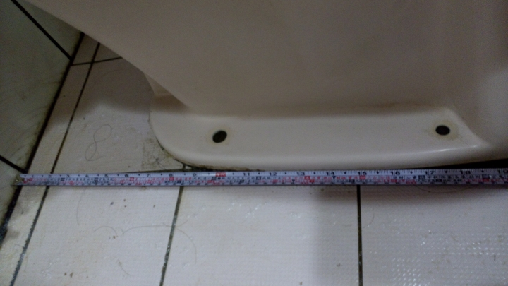 請問馬桶不敲開前可以看得出距離是 30cm 或 40cm 嗎? (已更正)