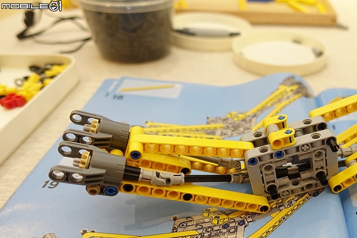 [開箱] LEGO Technic 8043 Motorized Excavator(復刻)