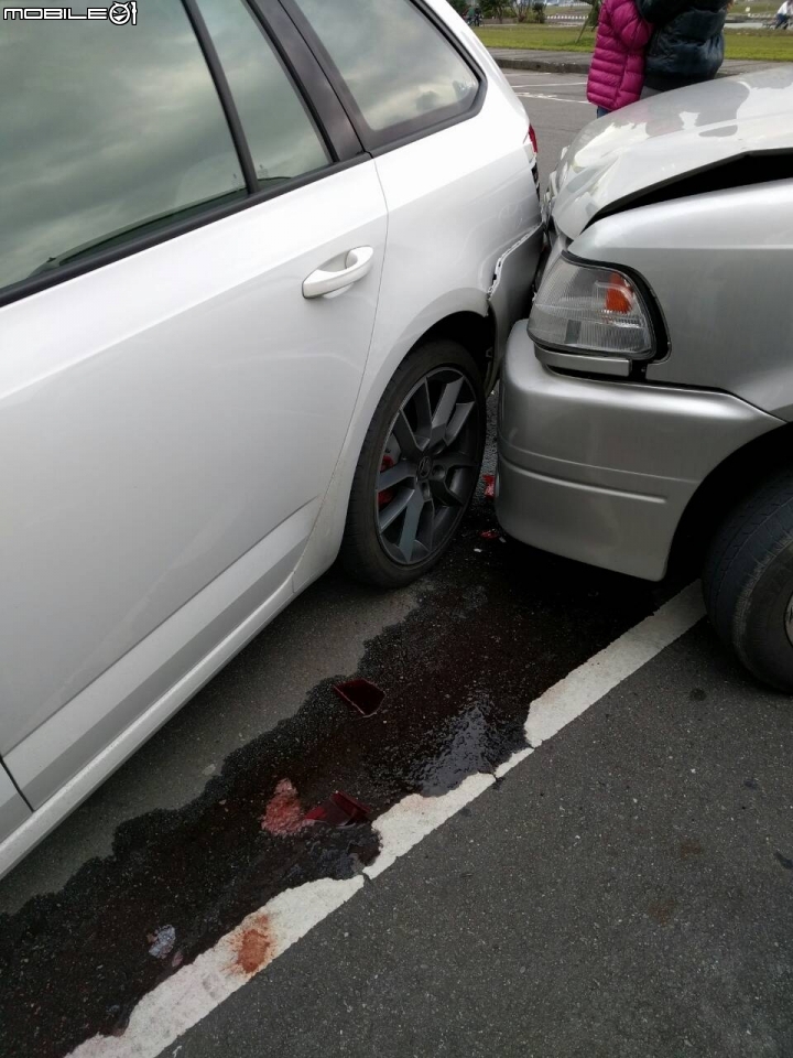 第一位OCTAVIA COMBI RS TDI被撞車主報到!!