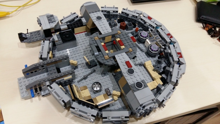 LEGO 75105 Millennium Falcon