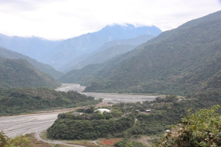 騎 向 屏 東 瑪 家 山 川 琉 璃 吊 橋