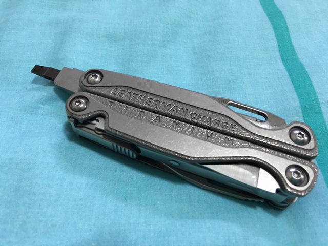 男人的浪漫：leatherman tread(工具手鍊)、charge tti(鈦握柄工具鉗)