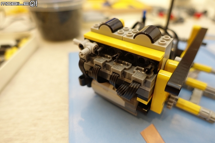 [開箱] LEGO Technic 8043 Motorized Excavator(復刻)