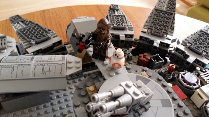 LEGO 75105 Millennium Falcon