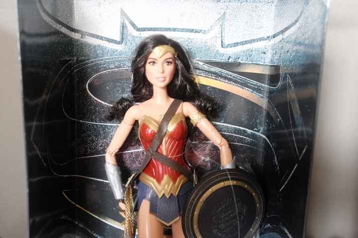 開箱：2016最佳情人節禮物！！！Mattel 芭比出的 蝙蝠俠大戰超人 正義曙光 玩偶！！！