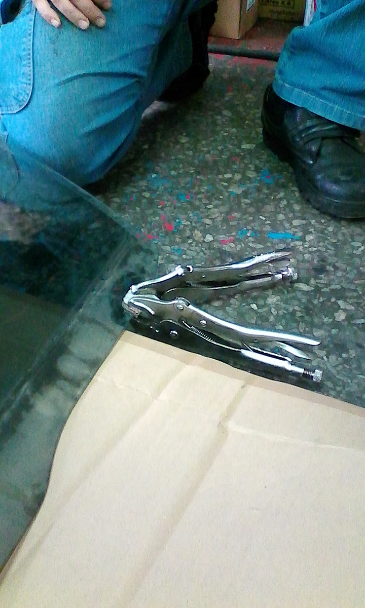 92年K6的左前電動窗竟然下降困難，最後還給我玩[脫軌]的遊戲??!!