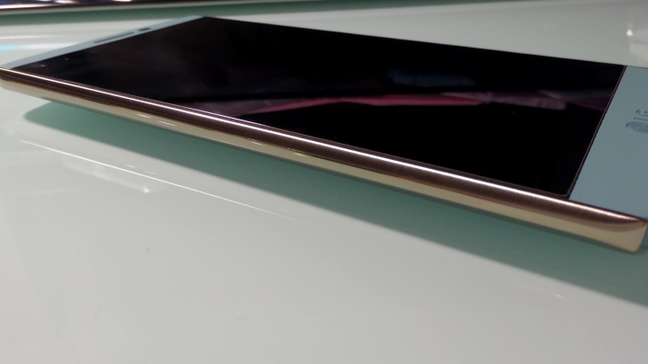 LG V10湖光藍~~開箱!